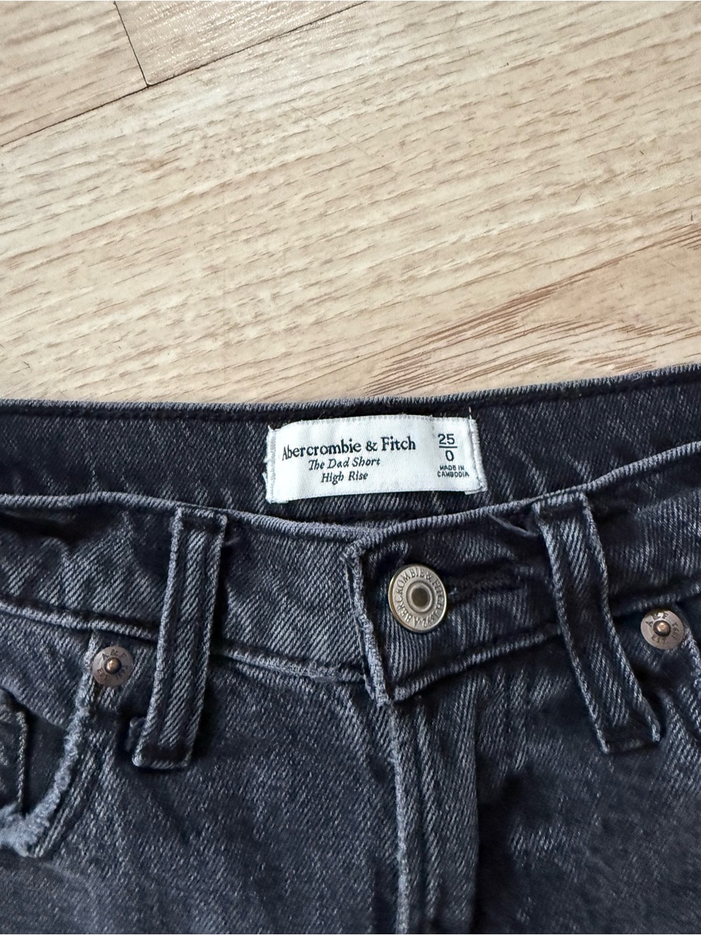 Abercrombie and Fitch The Dad High Rise Shorts Washed Black Size 25 - Picture 2 of 4